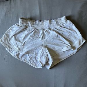 Lululemon 2.5 inch hotty hot shorts